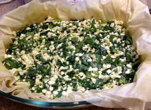 Filo pie na may spinach at cottage cheese