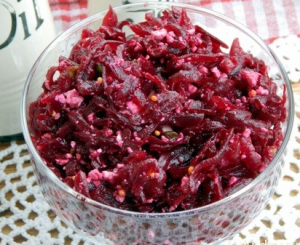 Beetroot salad na may cottage cheese