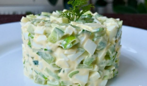 Salade d'oignons verts et de concombre