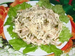 Salade de poitrine de poulet et cornichons