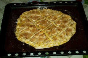 Puff pastry banana pie