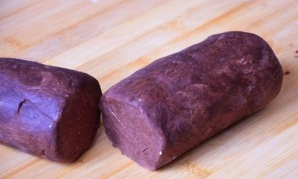 Gâteau au chocolat avec du fromage cottage et des cerises