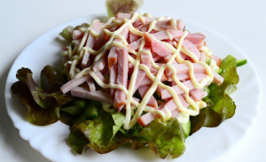 Ham at pipino salad