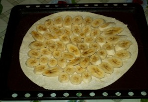 Puff pastry banana pie