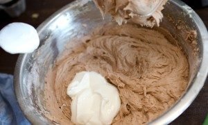 Petit gâteau au chocolat et au cassis