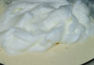 Mannik sa kulay-gatas at kefir