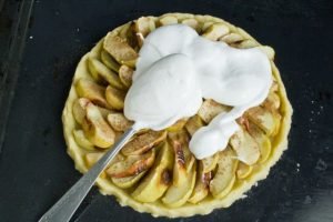 Shortbread Apple Pie kasama si Meringue