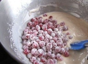 Pie na may pulang currant (kefir dough)