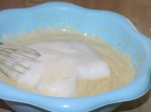 Mannik sa kefir na may cornmeal