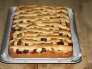 Plum pie