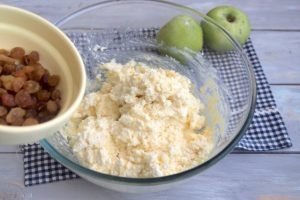 Cheesecake aux pommes et raisins secs