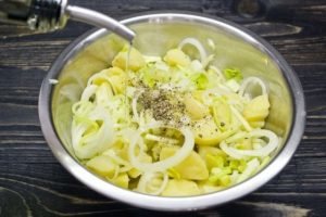 Salade de pommes de terre au céleri et aux pommes