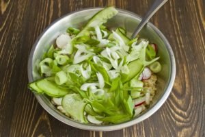 Salade de Carême avec riz brun et légumes