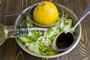 Lenten salad na may brown rice at gulay