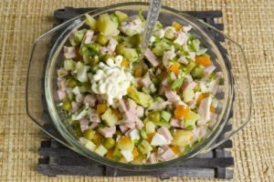 Pinausukang Chicken Breast Salad na may Mga Gulay