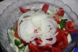 Salad na may atay at gulay