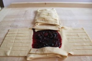 Strudel na may puff pastry berries