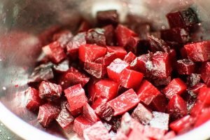 Beetroot salad na may karne ng baka at mayonesa