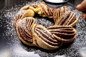 Couronne de pâtisserie à la cannelle