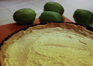 Almond pie kasama ang kiwi