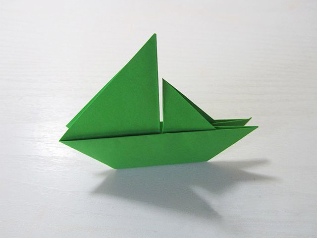 Bricolage, voilier et bateau en papier