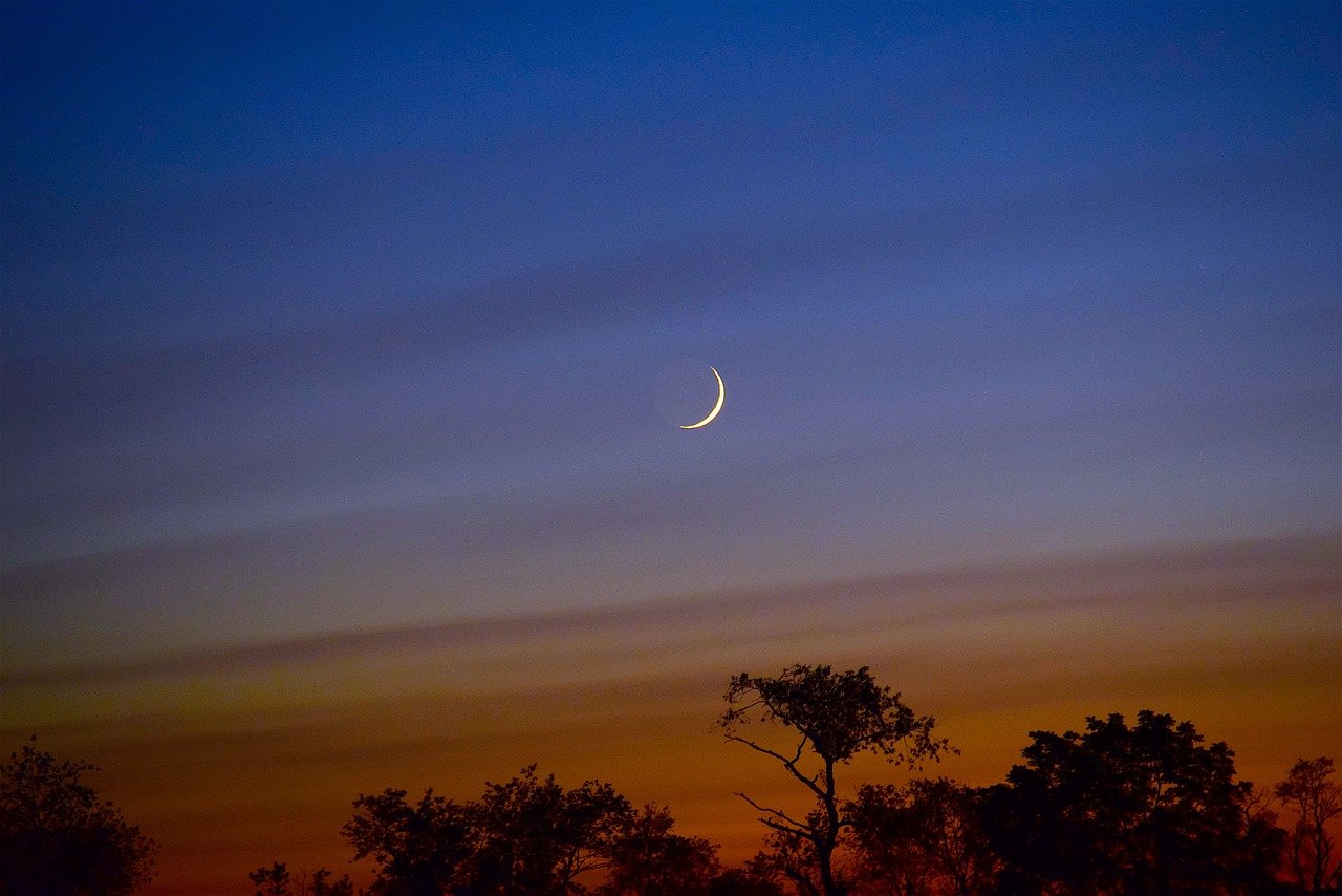 Un complot pour aimer un homme sur une nouvelle lune