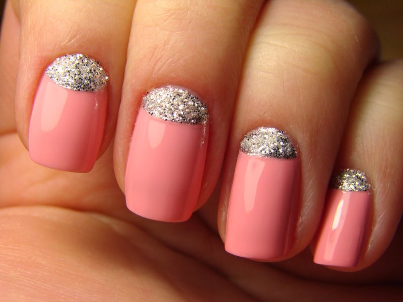 Manucure trou brillant paillettes argent rose