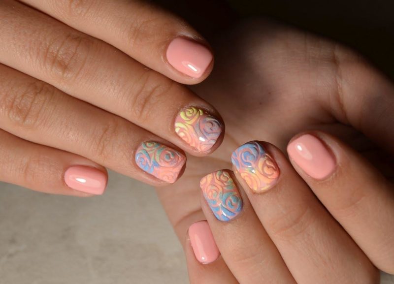 Ang mga naka-istilong Disenyo ng Peach Nail