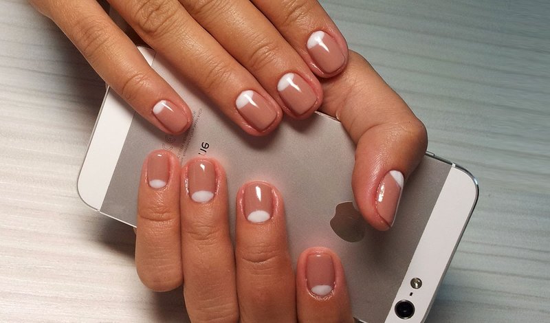 Ongles de manucure blancs