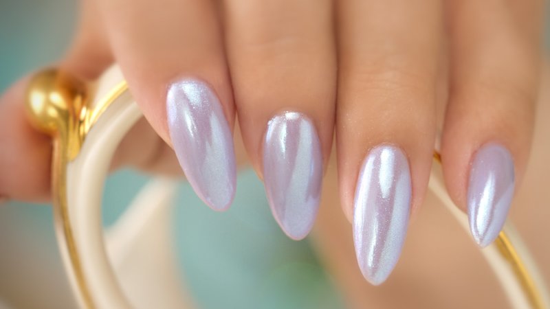 Nacreous polish ng kuko