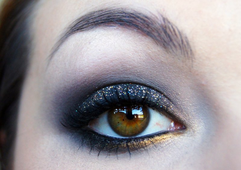 Smokey Ice avec paillettes et eye-liner doré