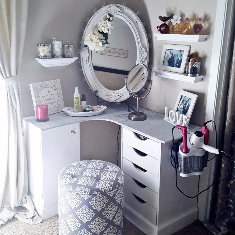 L-shaped dressing table