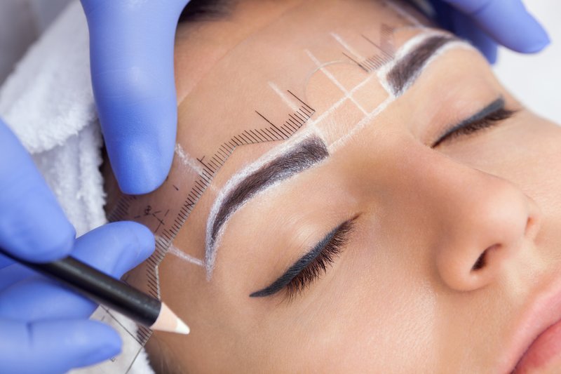 Calculer la forme appropriée des sourcils