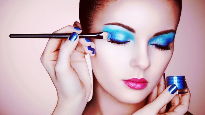 Blue metallic eyeshadow night makeup