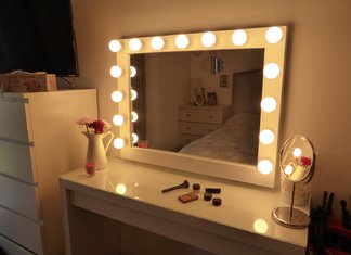 Miroir de maquillage éclairé