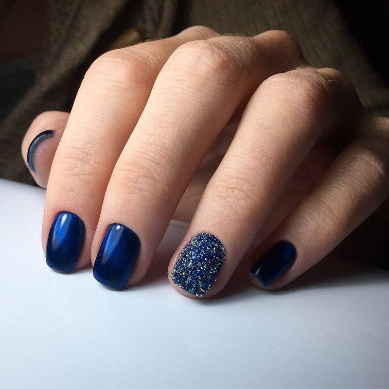 Blue gel polish