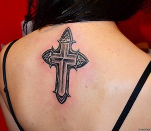 Tatouage en croix