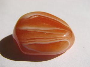 Carnelian para sa isang babaeng Lion