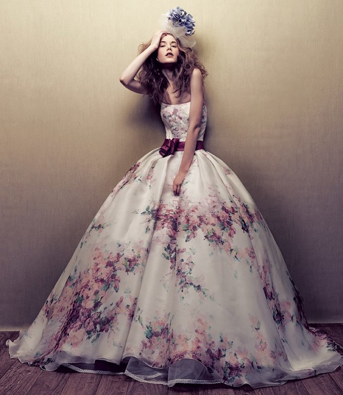 Robe de mariée avec des fleurs