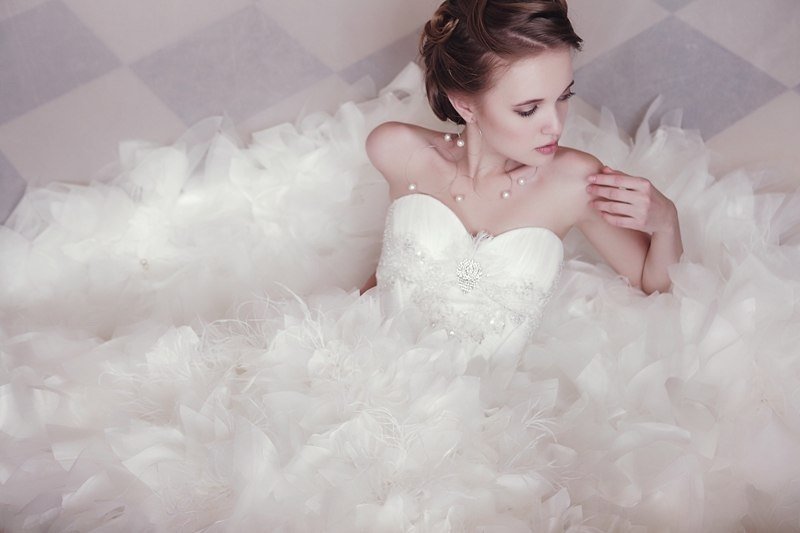 Robe de mariée en plumes