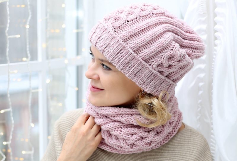 Chapeau rose et snood