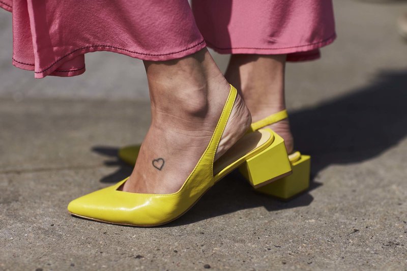 Chaussures à talons bas jaunes