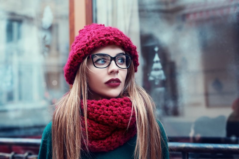 Bonnet et écharpe à la mode