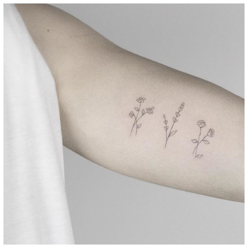 Tatouage de fleurs sauvages