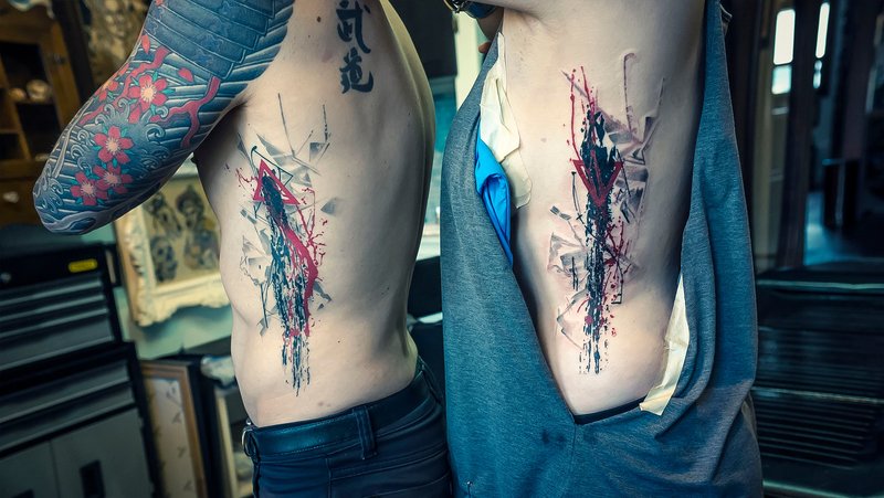 Tatouages ​​appariés utilisant la technique de l'aquarelle