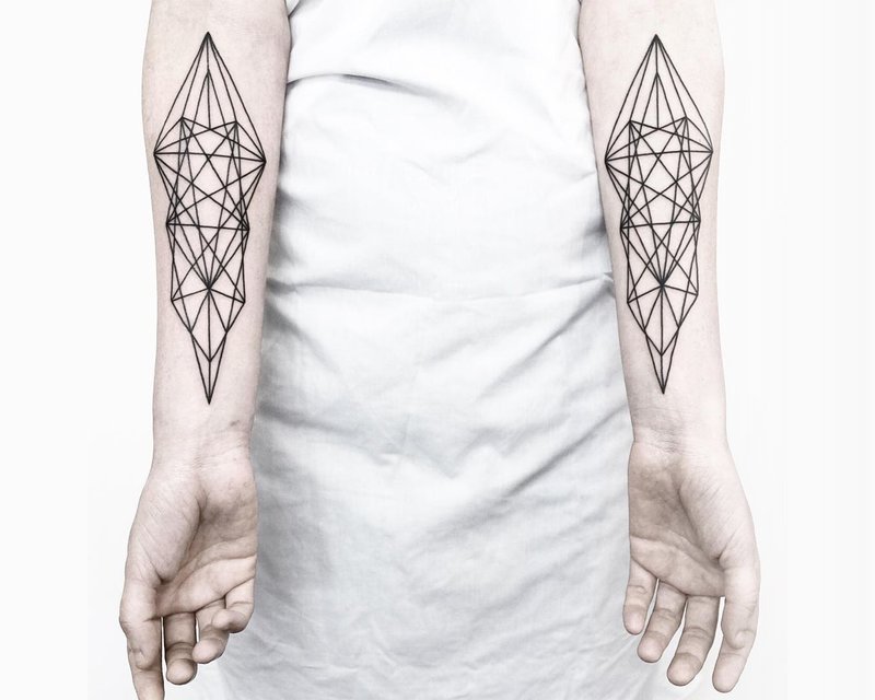 Mga geometric na tattoo sa braso