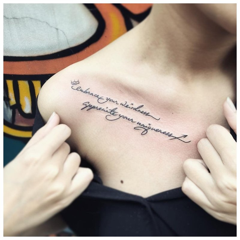 Ang inskripsiyon ng tattoo sa Ingles