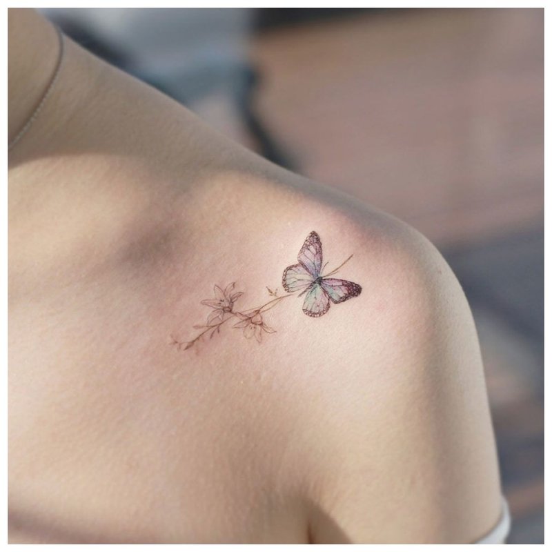 Idées à la mode et modernes pour le tatouage de la clavicule pour les filles