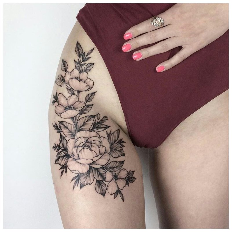 Tatouage à l'intérieur de la cuisse