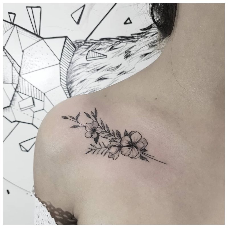 Tatouage clavicule